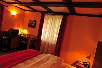Hotel Am Ruhrufer Business & Golf Мильгейм-на-Руре Экстерьер фото