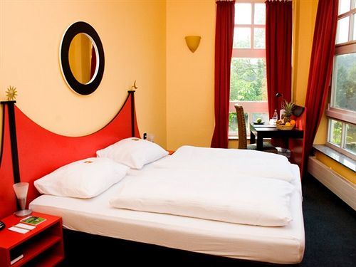 Hotel Am Ruhrufer Business & Golf Мильгейм-на-Руре Экстерьер фото