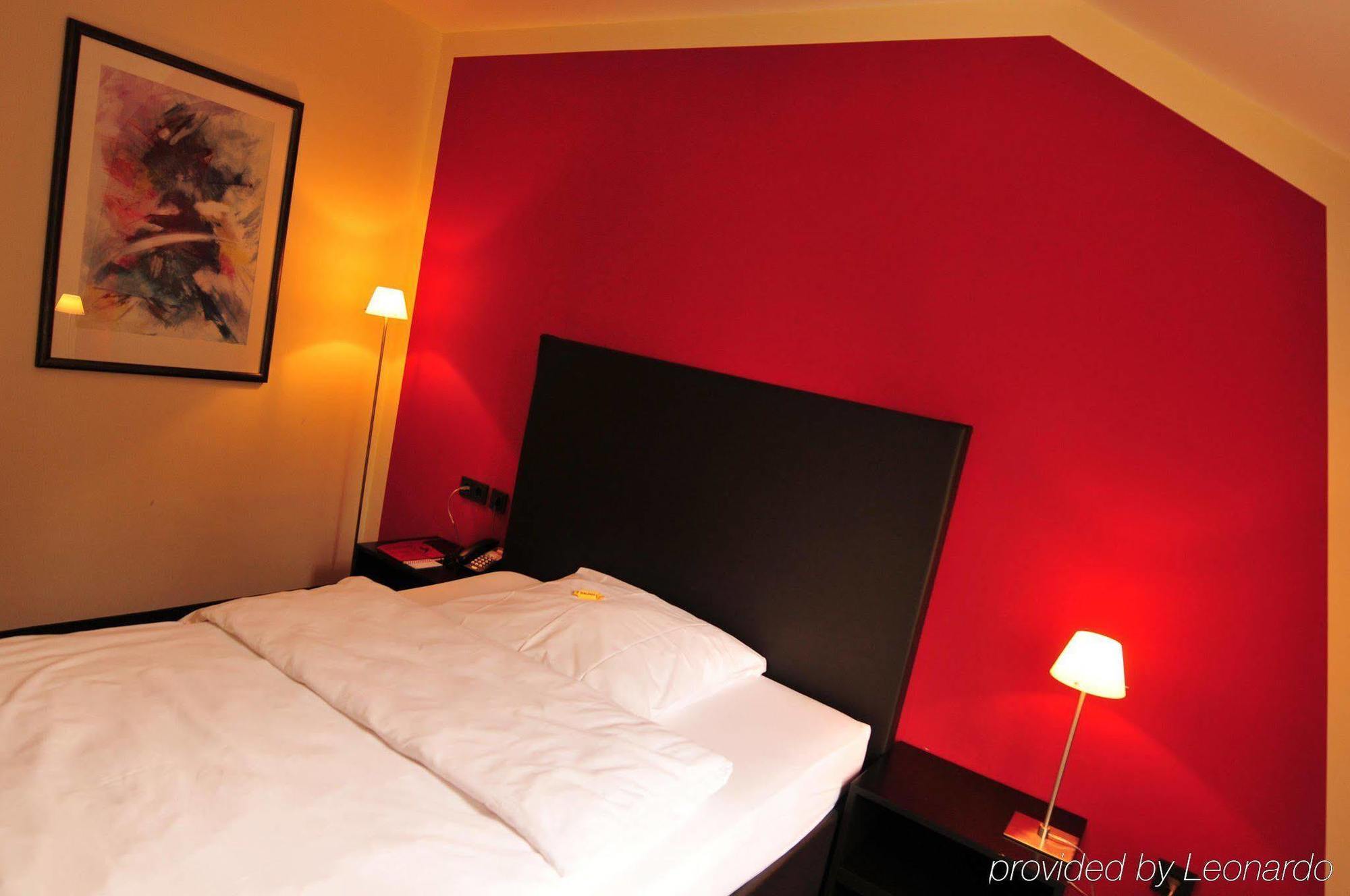Hotel Am Ruhrufer Business & Golf Мильгейм-на-Руре Экстерьер фото